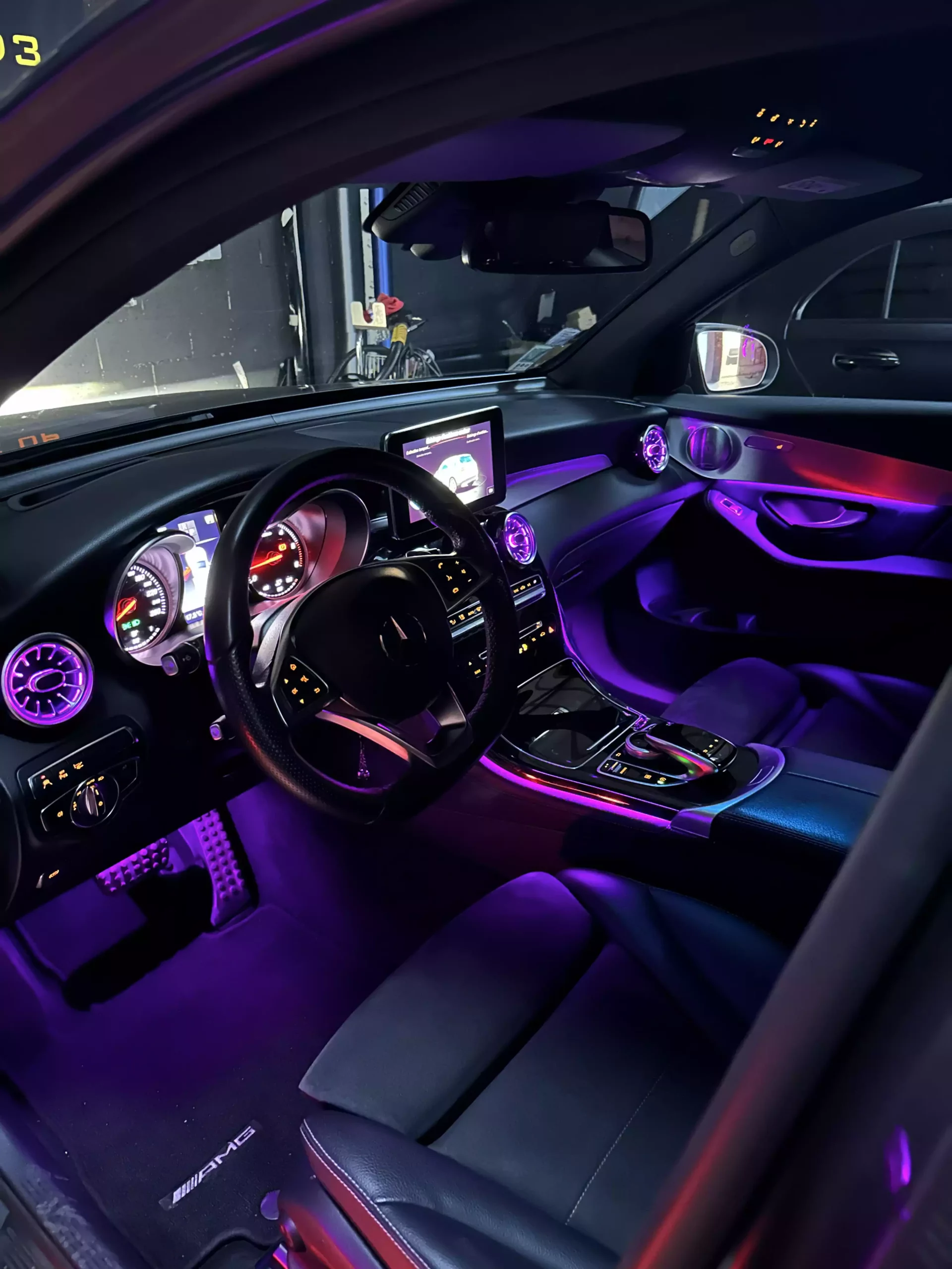 Eclairage d'ambiance d'intérieur 64 couleurs Mercedes Classe C / GLC -  Vente et pose des accessoires automobile🚙 🚘 Coding - Retrofit - Accessory  - Multimedia - Lights - Tuning